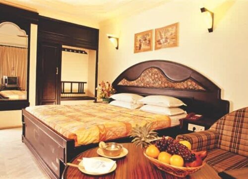 Interconnected Rooms.